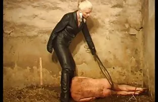 XXX Der junge reife frauen sex kostenlos Athlet wurde auf der Couch gewählt