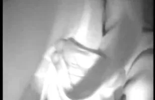 XXX Der junge Mann mit schönen reife frauen xnxx Titten posiert nackt