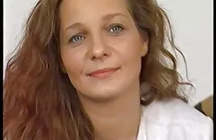 XXX Schönheit ist von Krebs betroffen und ein Dildo steckt in der Muschi reife hausfrauen gratis