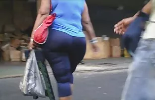 XXX Junge Athletin am Morgen zu Hause reife frauen junge männer sex
